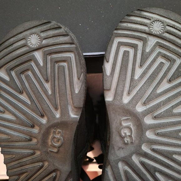 UGG UGG® Girls' Bailey Bow II Water Resistant Boots (Youth) - Picture 3 of 3